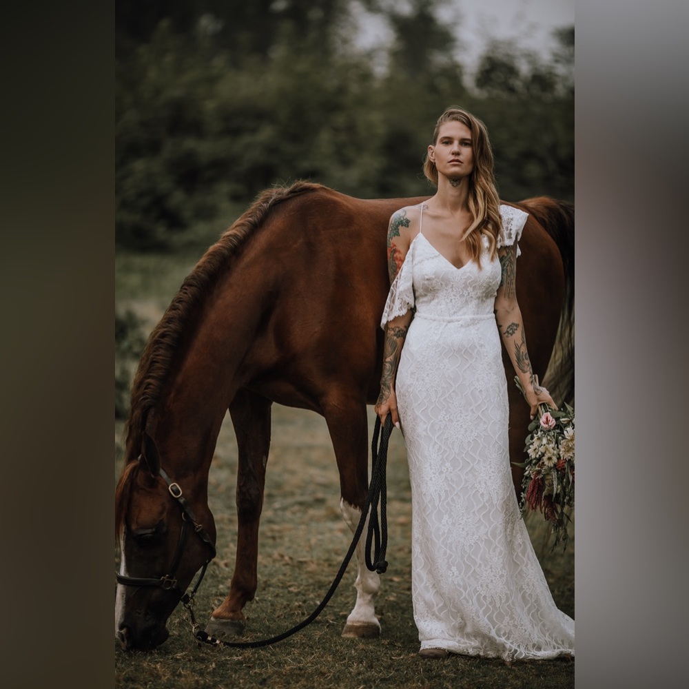 David’s Bridal ivory boho lace wedding dress size 0